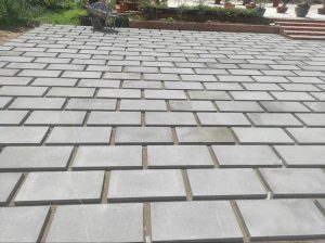 Đá tổ ong xám 30x60cm 14 Đá tổ ong xám 30x60cm lát sân vườn đẹp chống trượt