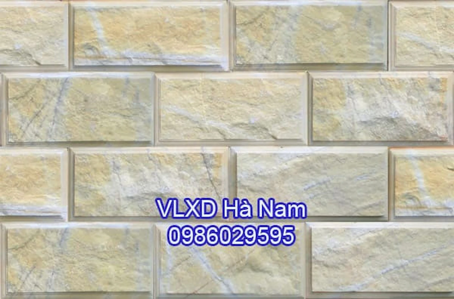 Mảng tường ốp đá bóc vàng soi cạnh kích thước 10x20cm thực tế