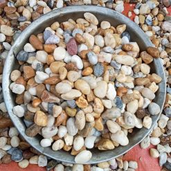 Sỏi đa màu tự nhiên trang trí sân vườn với nhiều màu sắc đẹp, thích hợp rải lối đi, tiểu cảnh, hồ cá Koi và trang trí ngoại thất.