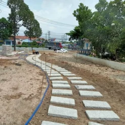 Thi công lối đi, đường dạo bộ trong công viên bằng đá chẻ tự nhiên Vũng Tàu kích thước 30x60cm