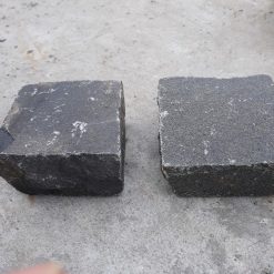 Đá cubic bazan chẻ tay 10x10x5cm lát sân vườn