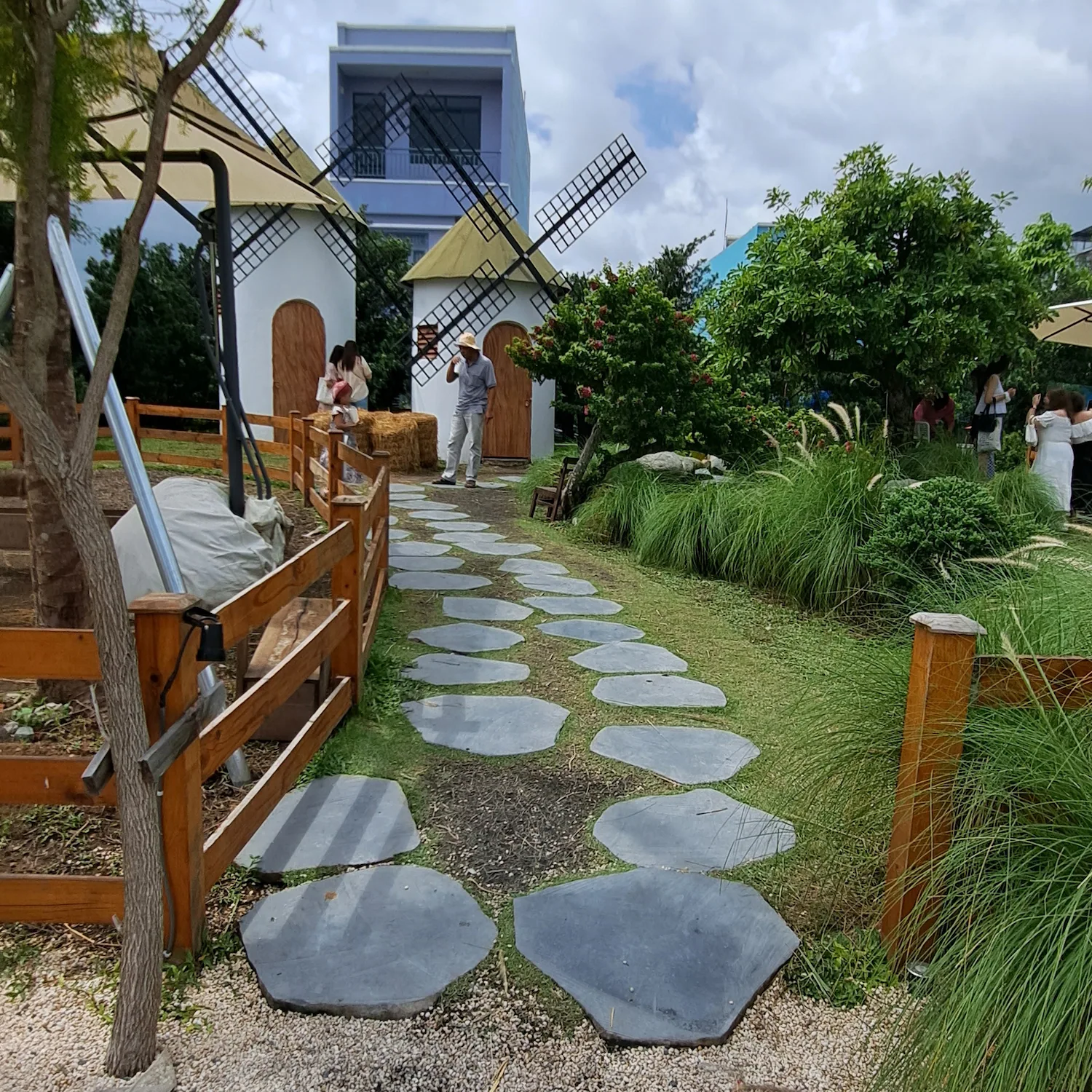 Đá thớt bazan - Đá bước dạo 5 Trang trí lối đi bằng đá thớt bazan tạo cảm giác gần gũi với thiên nhiên