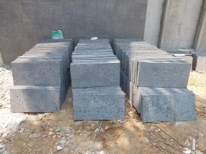 Đá tổ ong xám 30x60cm 10 Đá ong kiến lát sân 30x60cm tự nhiên màu xám chống trơn ngoài trời