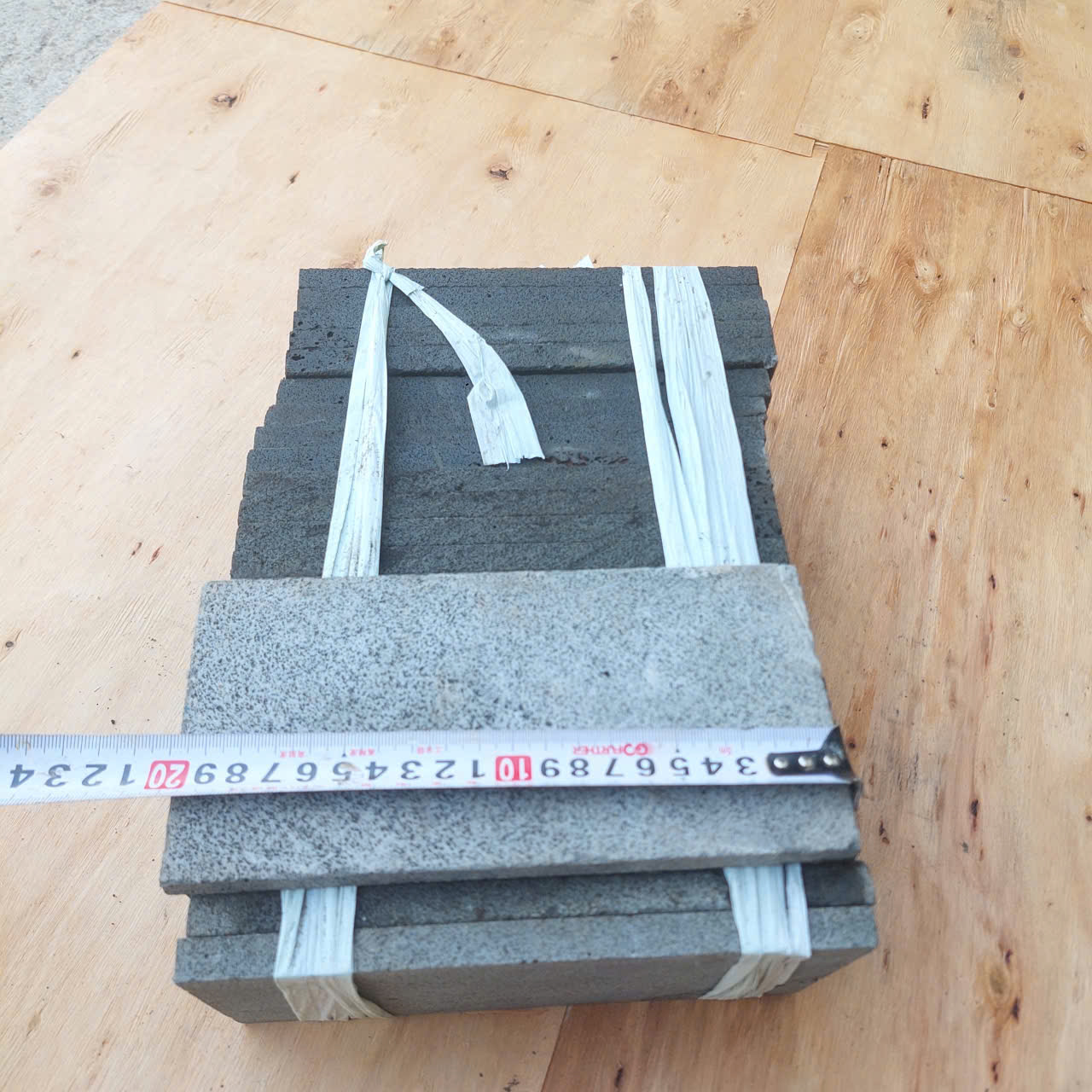 Đá tổ ong ốp tường 10x20 5 đá tổ ong xám 10x20c ốp tường trang trí bền đẹp theo thời gian