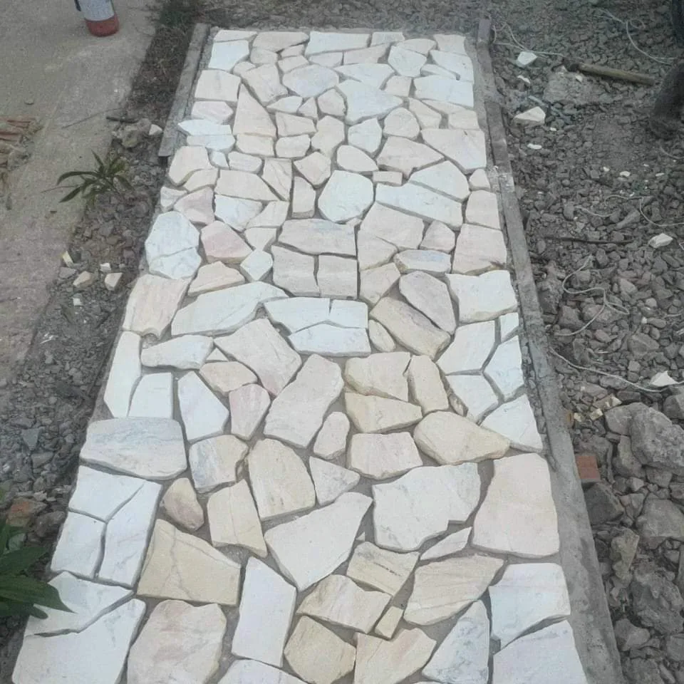 Đá Lát Sân Vườn Và Đá Lát Sân Tự Nhiên Chống Trơn, Bền Đẹp 8 Đá rối vàng lát lối đi sân vườn chống trơn trượt và bền đẹp