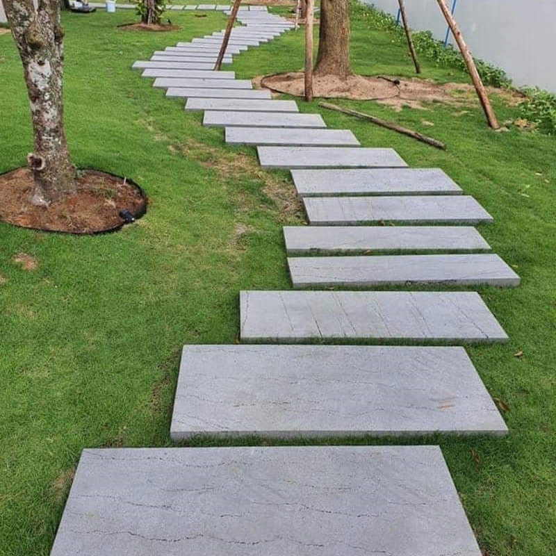 Đá tổ ong xám 30x60cm 3 Đá tổ ong lát sân vườn tự nhiên làm lối đi trên thảm cỏ