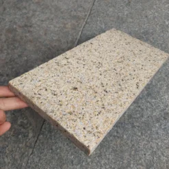 Đá vàng Bình Định băm mặt lát sân vườn chống trơn trượt
