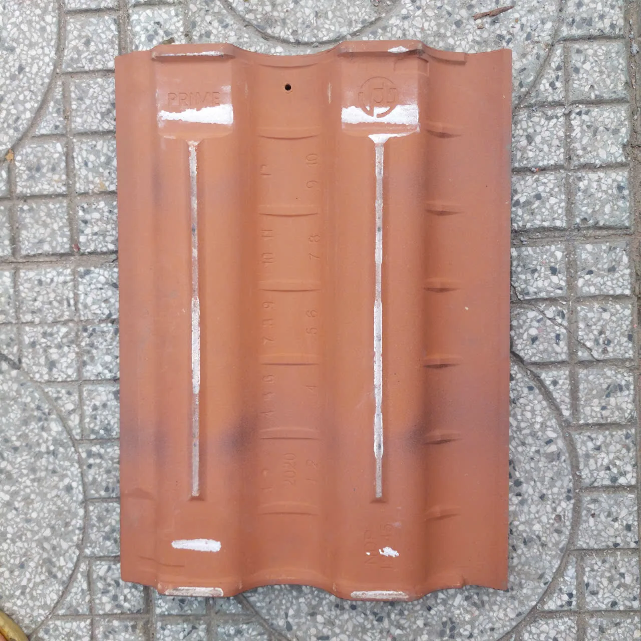 Ngói tráng men Hera Prime H108 5 Ngói sóng tráng men Prime mặt sau