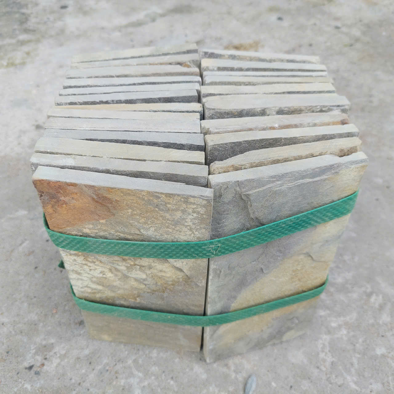 Đá chẻ vàng Đà Nẵng 4 Đá chẻ vàng 10x20cm ốp tường trang trí