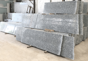 Đá hoa cuong Granite Trắng suối lau làm bậc tam cấp