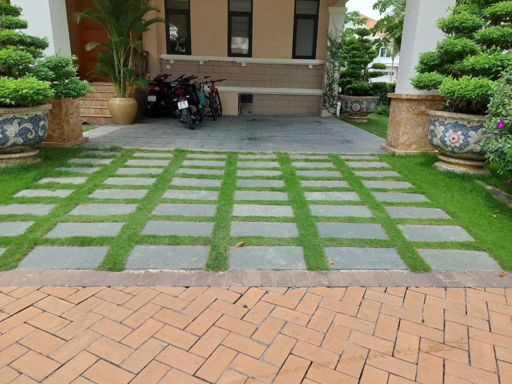 Đá Lát Sân Vườn Và Đá Lát Sân Tự Nhiên Chống Trơn, Bền Đẹp 1 Đá lát sân vườn tự nhiên làm lối đi sân cỏ biệt thự