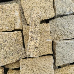 đá rối vàng Bình Định ốp mặt tiền nhà ở, biệt thự đẹp mắt.