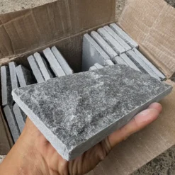 Đá bóc đen ánh kim 10x20cm - đá bóc lồi tự nhiên ốp mặt tiền và trụ cổng đẹp