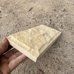 Mẫu đá bóc vàng kích thước 10x20cm ốp tường trang trí đẹp