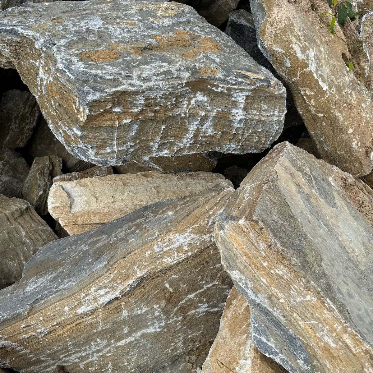 Đá cổ thạch xanh 1 Đá cổ thạch xanh trang trí sân vườn