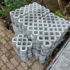 Gạch trồng cỏ 8 lỗ nhám giá sỉ tại TPHCM