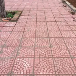 Công trình lát vỉa hè bằng gạch terrazzo rẻ quạt màu đỏ 40x40cm